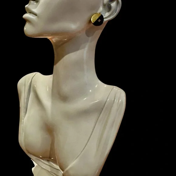 Authentic Chanel Vintage Clip-On Earrings Black Gold CC Logo Round 100A - Picture 6 of 6